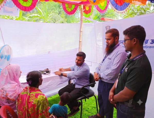 নিয়ামতপুরে ওয়ালটন প্লাজার উদ্যোগে ফ্রী মেডিকেল ক্যাম্প