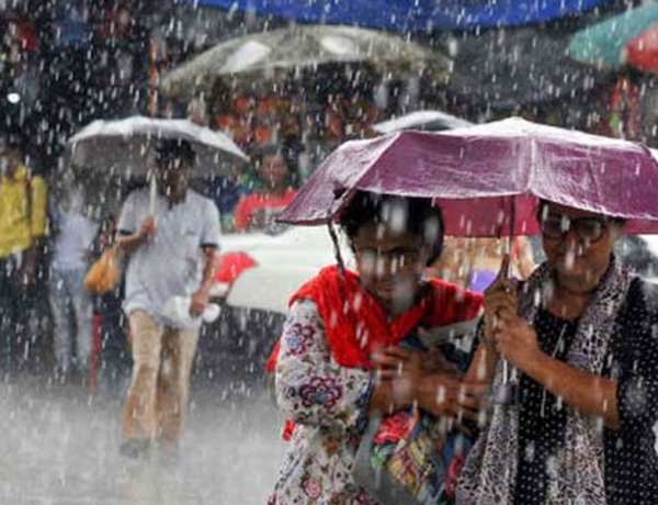 সব বিভাগে বজ্রবৃষ্টির আভাস,কোথাও ভারি বর্ষণের শঙ্কা