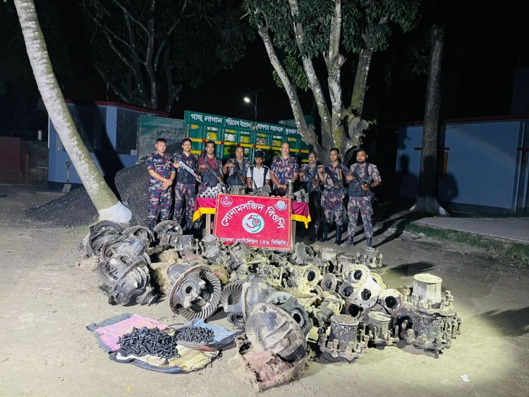 শিবগঞ্জ সীমান্তে ভারতীয় ট্রাকের যন্ত্রাংশের বিশাল চালানসহ যুবক আটক