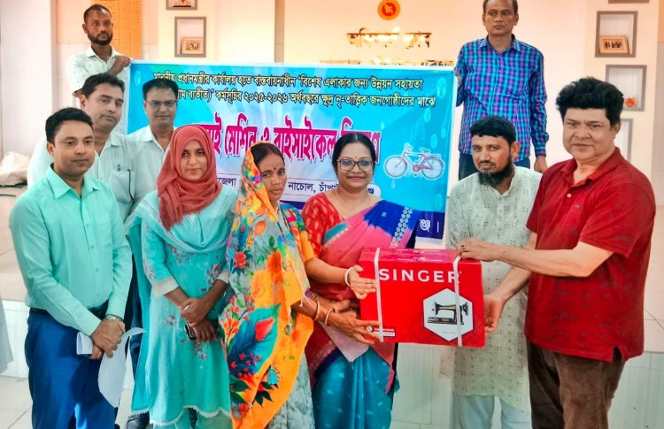 নাচোলে বাইসাইকেল ও সেলাই মেশিন বিতরণ