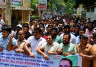 চাঁপাইনবাবগঞ্জে টোল প্রত্যাহারের দাবি আন্দোলনে প্রধানমন্ত্রীকে নিয়ে কটূক্তির প্রতিবাদ বিক্ষোভ মিছিল 