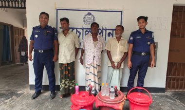 নাচোলে চোলাই মদসহ তিনজন গ্রেফতার 