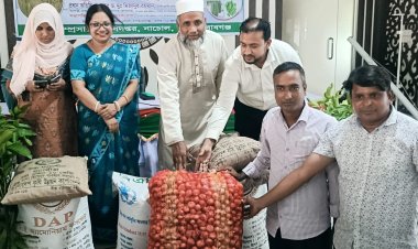 নাচোলে বিনামূল্যে সার ও বিভিন্ন ধরনের বীজ বিতরণ