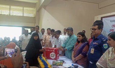 বদলগাছীতে উপকারভোগীদের মাঝে সেলাই মেশিনসহ বিভিন্ন সামগ্রী বিতরণ