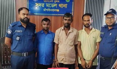 চাঁপাইনবাবগঞ্জে চোরাই ভারতীয় মোবাইলসহ তিনজন গ্রেফতার