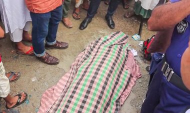 নওগাঁয় বাসের চাপায় শিক্ষকের মৃত্যু