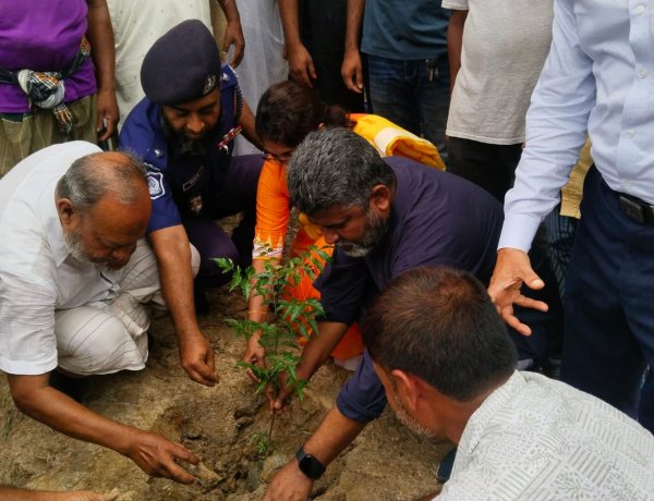 নওগাঁয় খালের দুই পাড়ে বৃক্ষরোপণ কর্মসূচির উদ্বোধন
