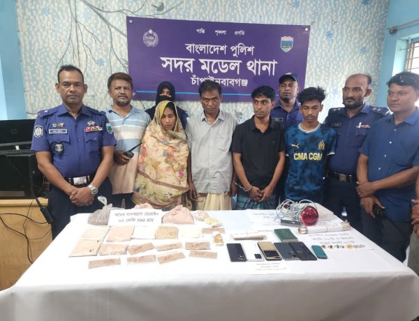 চাঁপাইনবাবগঞ্জের সাবেক ইউপি সদস্য হেরোইনসহ একই পরিবারের চারজন আটক