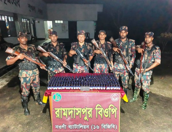 গোমস্তাপুর সীমান্তে ভারতীয় নেশাজাতীয় সিরাপ জব্দ