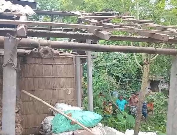 চাঁপাইনবাবগঞ্জে বসতবাড়িতে ককটেল বিস্ফোরণ