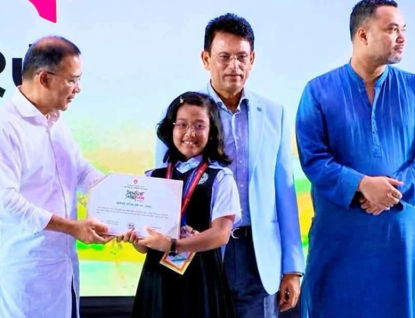 জাতীয় প্রাথমিক শিক্ষা পদক পেল চাঁপাইনবাবগঞ্জের কানিতা