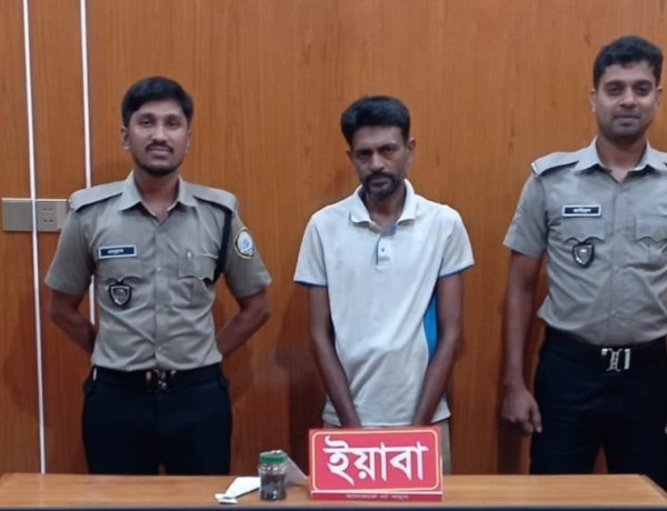 চাঁপাইনবাবগঞ্জে ইয়াবাসহ একজন আটক