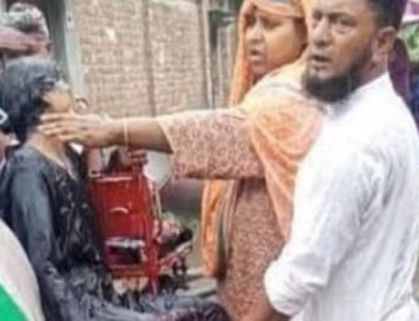 নওগাঁয় দুটি ভ্যানের মুখোমুখি সংঘর্ষে গৃহবধূর পা বিচ্ছিন্ন
