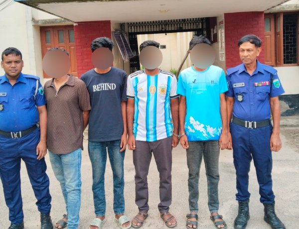 ভোলাহাটে ৪জন মাদকসেবী গ্রেফতার
