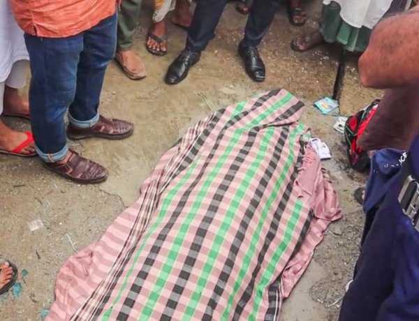 নওগাঁয় বাসের চাপায় শিক্ষকের মৃত্যু