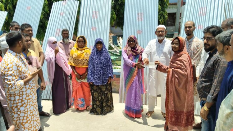 নিয়ামতপুরে চেক ও ঢেউটিনসহ বিভিন্ন শিক্ষা প্রতিষ্ঠানে সামগ্রী প্রদান
