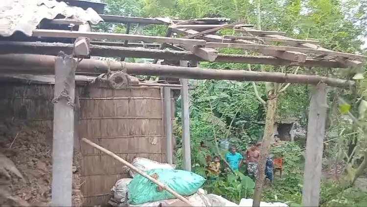 চাঁপাইনবাবগঞ্জে বসতবাড়িতে ককটেল বিস্ফোরণ