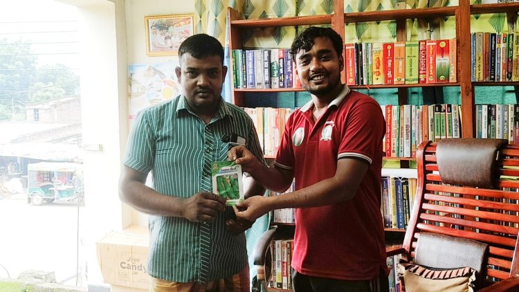 শিবগঞ্জে সবজির বীজ ও হাঁসের বাচ্চা বিতরণ