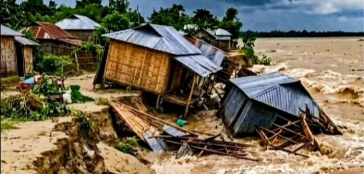 নাসিরনগর চাতলপাড় চকবাজার মেঘনার ভাঙনে বিলীনের পথে আতঙ্কে ব্যবসায়ীসহ এলাকাবাসী