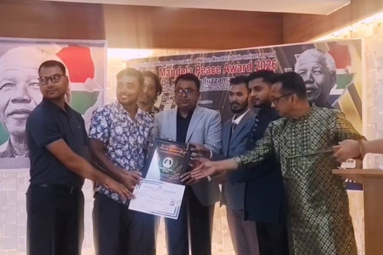 বই ও পরিবেশ প্রেমী নাহিদ উজ্জামান পেলো নেলসন ম্যান্ডেলা শান্তি পুরস্কার
