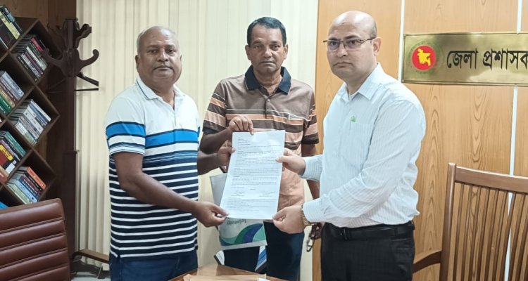 সরকারি নির্মাণ কাজের রেট সিডিউল হালনাগাদকরণের দাবিতে ঠিকাদার সমিতির স্মারকলিপি প্রদান 