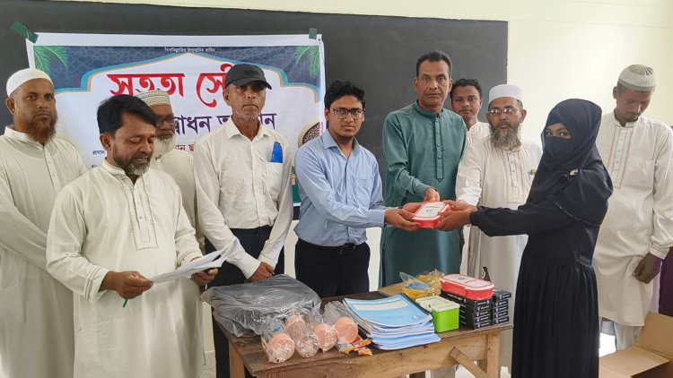নওগাঁয় ‘সততা স্টোর’ উদ্বোধন ও শিক্ষা উপকরণ বিতরণ