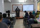 নওগাঁ বিশ্ববিদ্যালয়ে ক্লাস নিলেন এমপি
