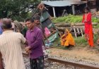 নাচোলে ট্রেনের ধাক্কায় ট্রলিচালকের মৃত্যু 