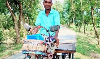 নিয়ামতপুর আওয়ামী লীগ সমর্থক ভ্যানচালককে নাশকতা মামলায় গ্রেপ্তার 
