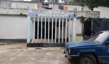 নওগাঁয় যুবদল নেতার হাতের কবজি কেটে দিল আ:লীগের নেতা 