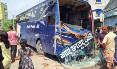 7 killed, 16 injured in bus accident on Bogra-Naogaon highway