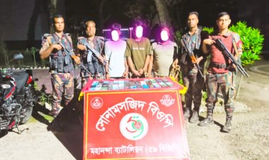 চাঁপাইনবাবগঞ্জে সীমান্তে ২৮ লাখ টাকার মোবাইলসহ তিনজন আটক