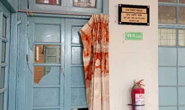 এজলাস ও বিচারকের খাস কামরা ভাঙচুরের ঘটনায় দ্রুত বিচার আইনে মামলা