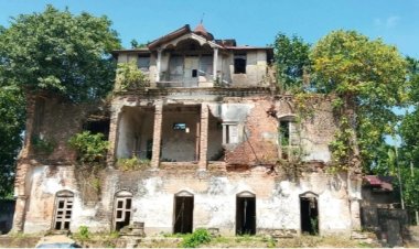 নাসিরনগরে ঐতিহ্যবাহী নবাব স্যার শামসুল হুদার বাড়ি বিলীনের পথে 