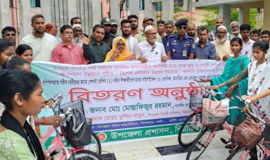 নিয়ামতপুরে ক্ষুদ্র নৃ-গোষ্ঠী শিক্ষার্থীদের মাঝে বাইসাইকেল ও নারীদের মাঝে সেলাই মেশিন বিতরণ