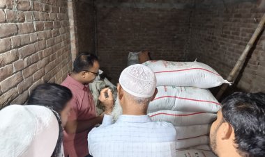 গোমস্তাপুরে অবৈধভাবে সার মজুদ,ব্যবসায়ীকে জরিমানা ও সার জব্দ