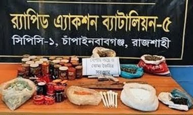 চাঁপাইনবাবগঞ্জে আগ্নেয়াস্ত্র ও বোমা তৈরির সরঞ্জাম উদ্ধার