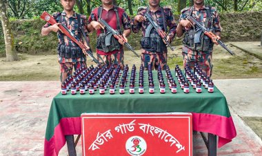 চাঁপাইনবাবগঞ্জে নেশাজাতীয় এস্কাফ সিরাপ জব্দ