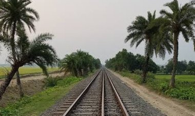 চাঁপাইনবাবগঞ্জে ট্রেনের ধাক্কায় অজ্ঞাত তরুণীর মৃত্যু