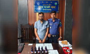 চাঁপাইনবাবগঞ্জে এস্কাফ সিরাপসহ একজন গ্রেফতার