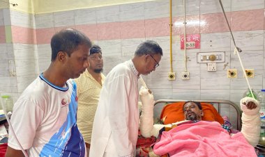নওগাঁর অগ্নিদগ্ধ পাখিকে দেখতে ছুটে গেলেন রেজাউন নবী স্যান্ডো