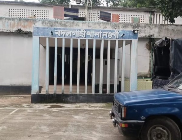 নওগাঁয় যুবদল নেতার হাতের কবজি কেটে দিল আ:লীগের নেতা 