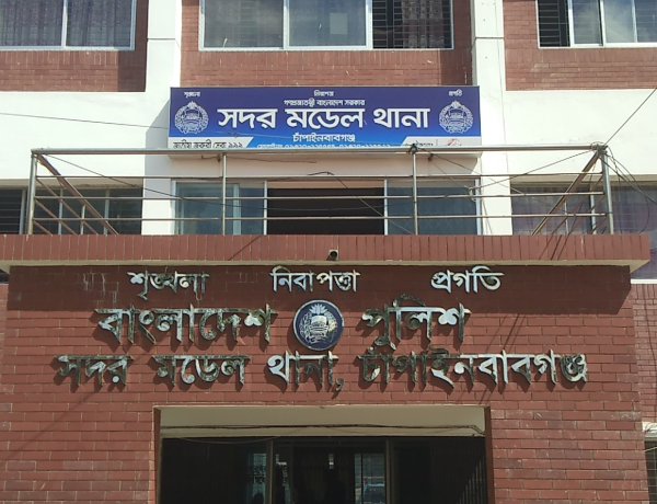 চাঁপাইনবাবগঞ্জে অটোরিকশাচালককে ছুরিকাঘাত,ছিনতাইকারী আটক