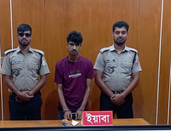 চাঁপাইনবাবগঞ্জে ইয়াবাসহ যুবক আটক