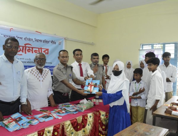 গোমস্তাপুরে মাদকমুক্ত শিক্ষা প্রতিষ্ঠান নিরাপদ ভবিষ্যৎ শীর্ষক সেমিনার