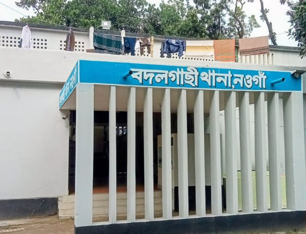 বদলগাছী থানার ওসি তদন্ত এর বিরুদ্ধে ঘুষ দাবির অভিযোগ