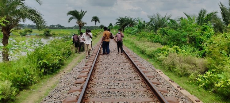 চাঁপাইনবাবগঞ্জে রেললাইনের পাশে মরদেহ উদ্ধার