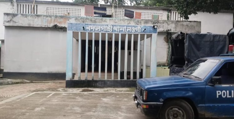 নওগাঁয় যুবদল নেতার হাতের কবজি কেটে দিল আ:লীগের নেতা 