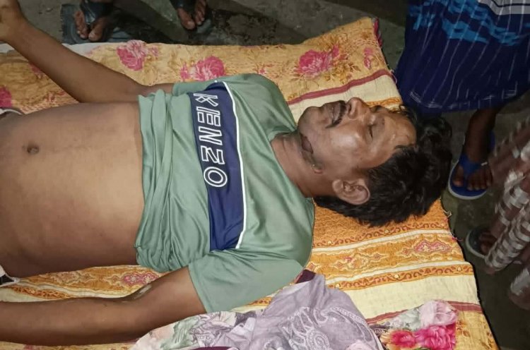 নিয়ামতপুরে বাড়ীর সামনে পড়েছিল অটোচালকের মরদেহ