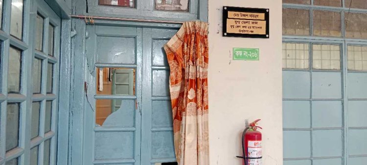 এজলাস ও বিচারকের খাস কামরা ভাঙচুরের ঘটনায় দ্রুত বিচার আইনে মামলা